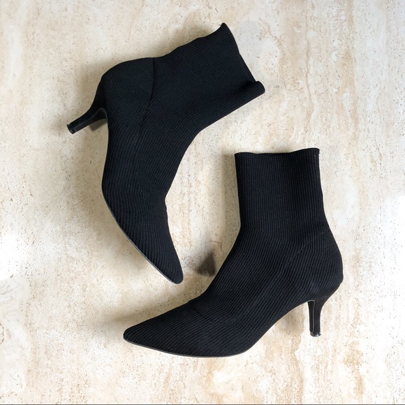 ❗️SOLD❗️Urban Outfitters Black Boot w/ Kitten Heel - Picture 1 of 2